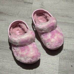 CROCS Kids Pink Tie-Dye Faux Fur Clog